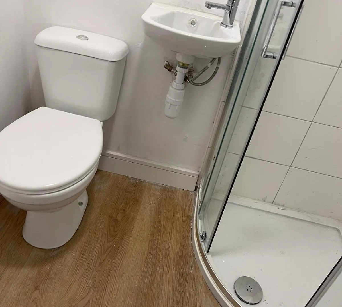 En-Suite Cozy Double Bedroom London Guest house
